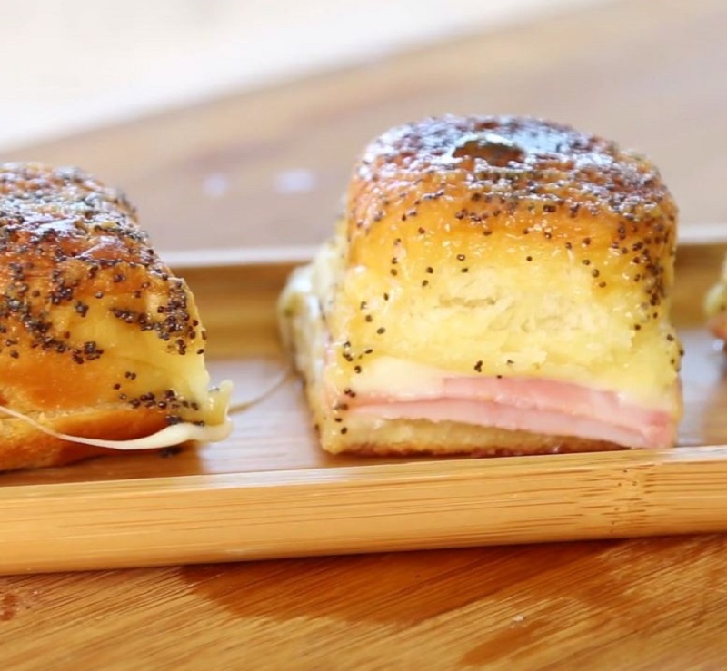 Hawaiian Ham and Cheese Sliders on King’s Hawaiian Rolls Recipe ...